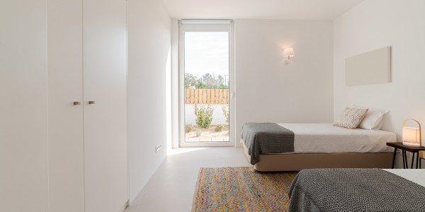 Comprar / Vender Casas Unifamiliares y Chalets en el Molar · con Mobiliario y Carpintería a Medida