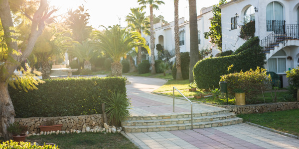 Compraventa de Inmuebles en el Molar · Villas
